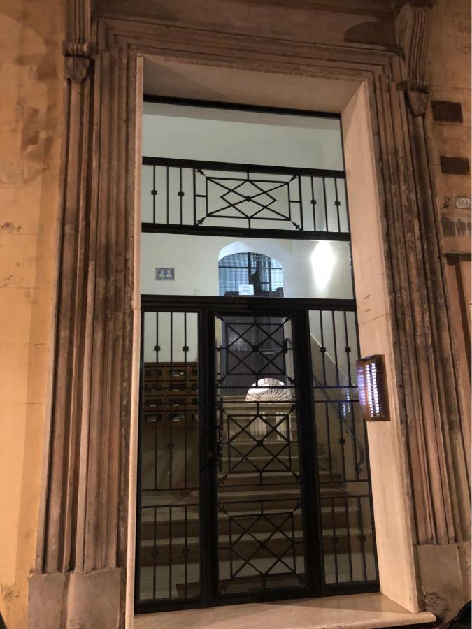 Roma E Il Pittore Luaran gambar