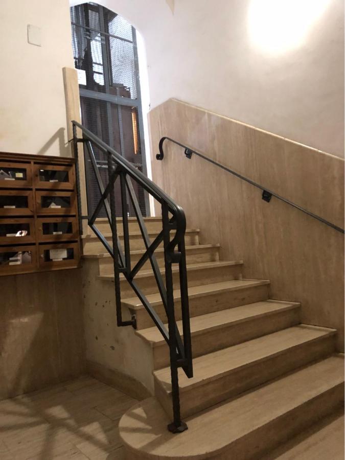 Roma E Il Pittore Luaran gambar
