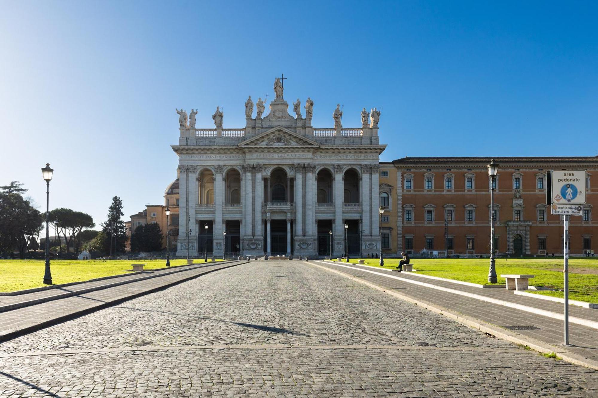 Roma E Il Pittore Luaran gambar