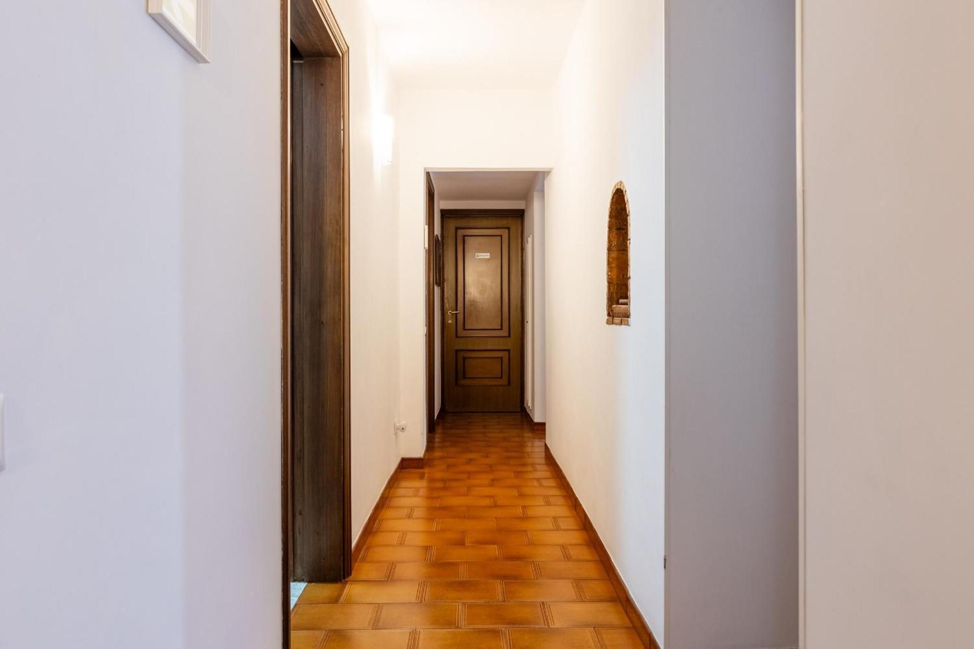 Roma E Il Pittore Luaran gambar