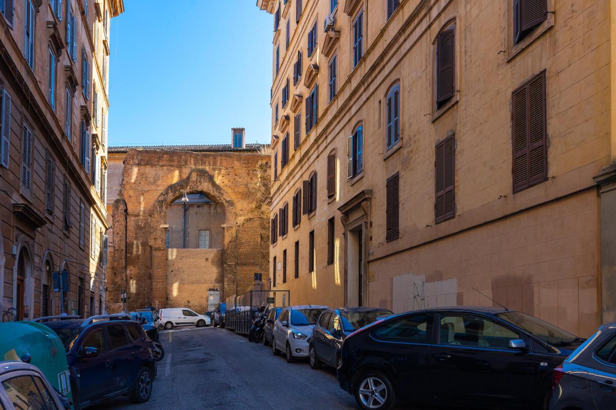 Roma E Il Pittore Luaran gambar
