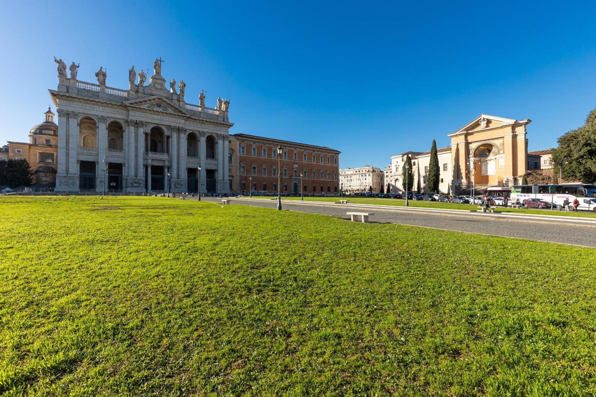 Roma E Il Pittore Luaran gambar